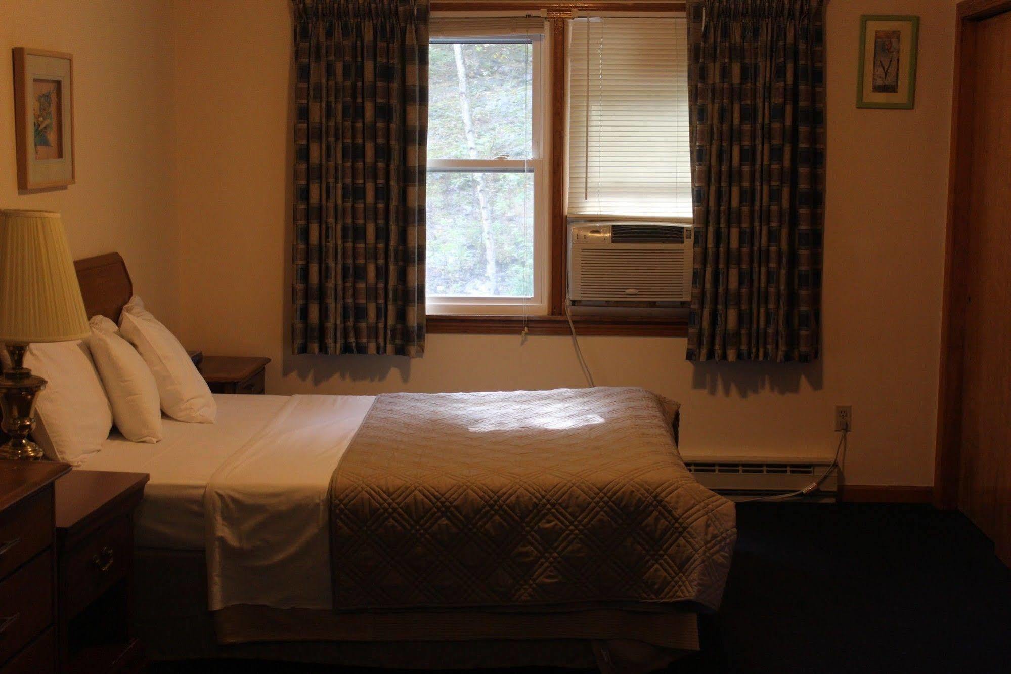 Chatham Travel Lodge Old Chatham Ngoại thất bức ảnh